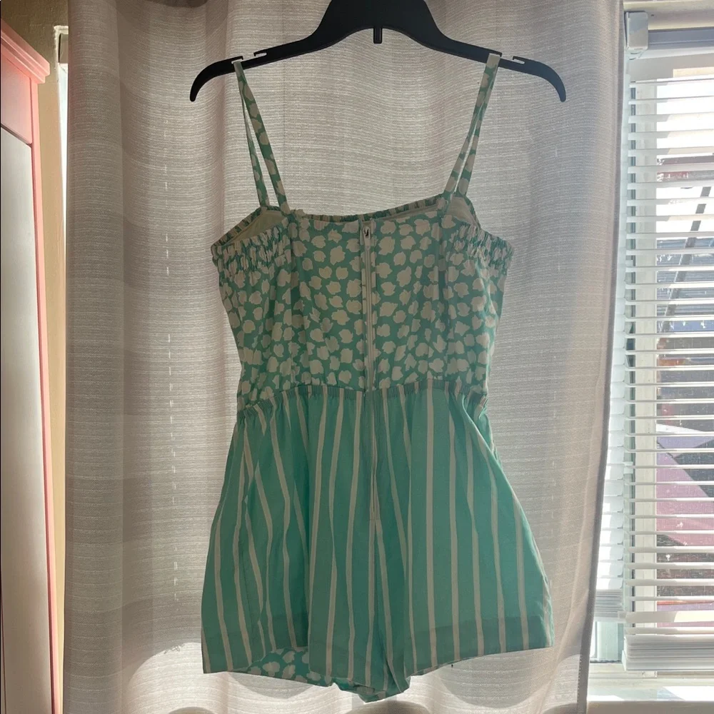 Green and White Patterned Romper - Picture 2 of 4